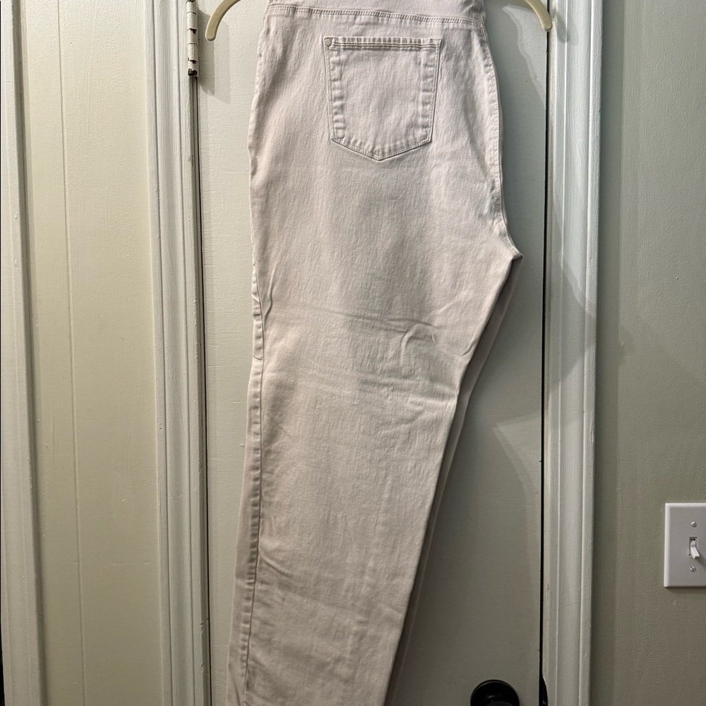 Three pair Gloria Vanderbilt 20w cotton Jean style pants - Picture 6 of 9